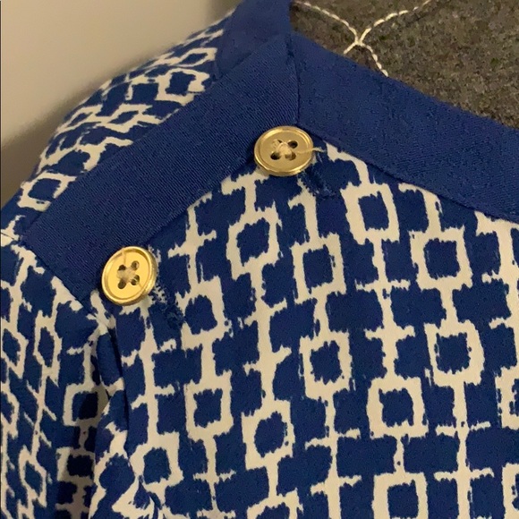 *SOLD* Printed Bananna Republic blouse gold button - Picture 2 of 6
